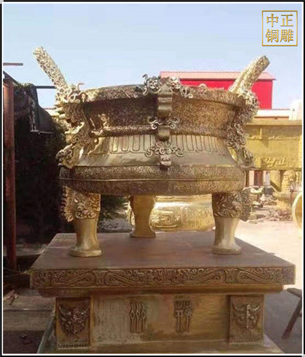 鑄銅三足鼎.jpg 鑄銅三足鼎.jpg