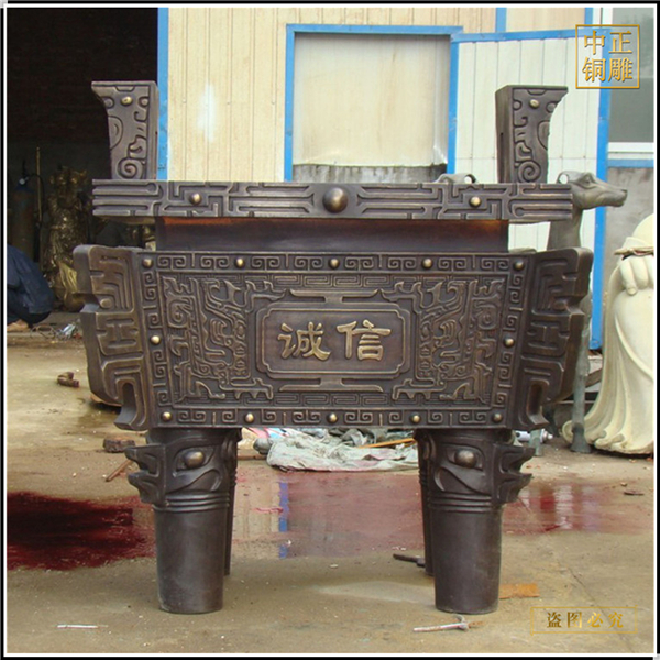 招財進(jìn)寶三足銅鼎.jpg 招財進(jìn)寶三足銅鼎.jpg