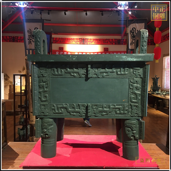 93.廣場(chǎng)銅鼎.jpg 93.廣場(chǎng)銅鼎.jpg